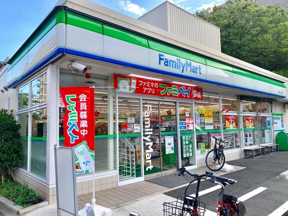 コンビニ　ファミリーマート 木場六丁目店（コンビニ）まで122m