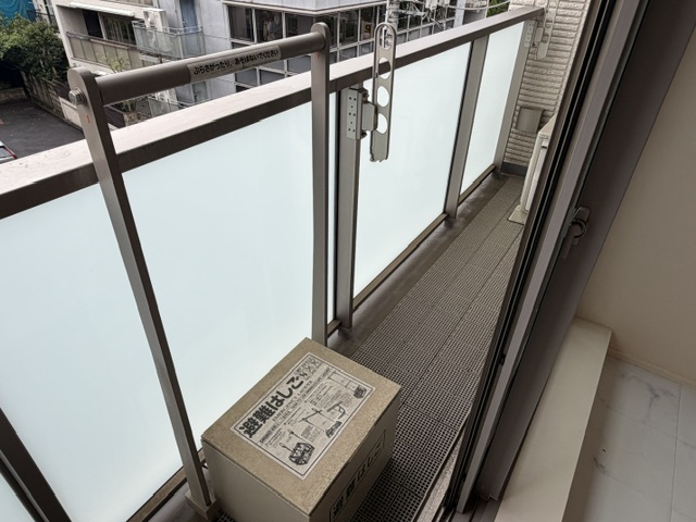 バルコニー　※別号室の参考写真です