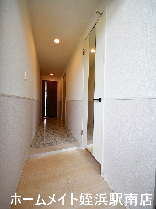 玄関　★玄関収納も充実しています★参考写真
