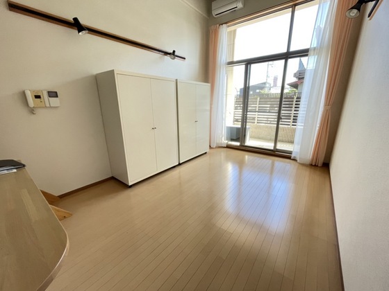 居室・リビング　※別部屋の写真です