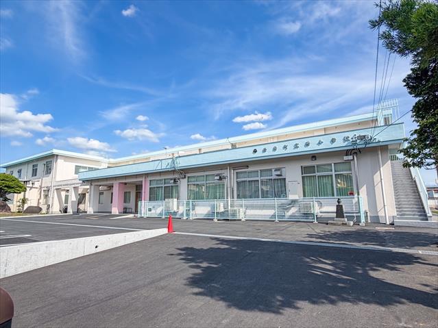 小学校　西小学校（小学校）まで548m