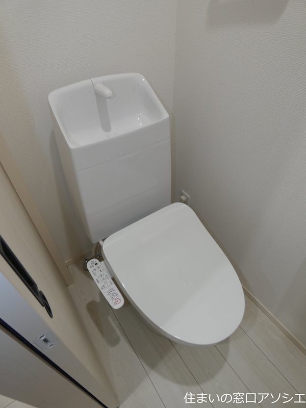 トイレ　※写真は同型タイプのイメージになります。