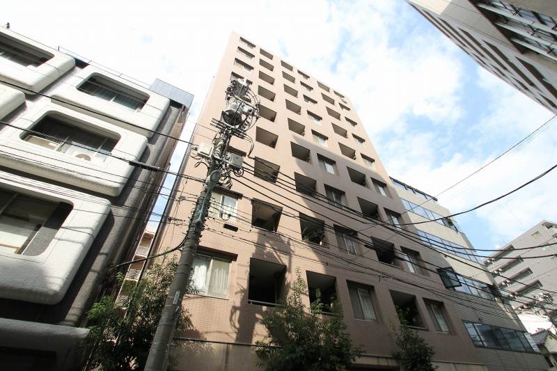 建物外観　タイル貼りの重厚感のある外観