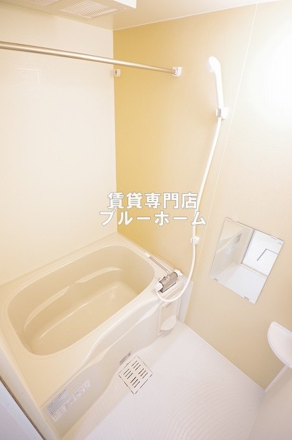 バス・シャワールーム　浴室乾燥機付きで雨の日の洗濯に困らない！