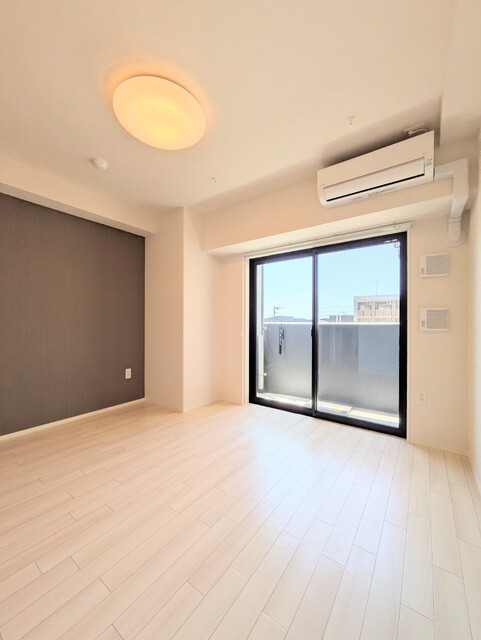 居室・リビング　３０３号室モデルルーム写真