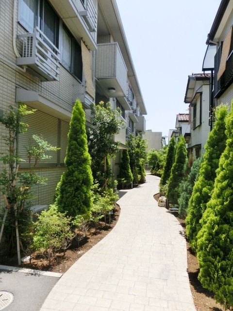 エントランス　玄関へのアプローチ