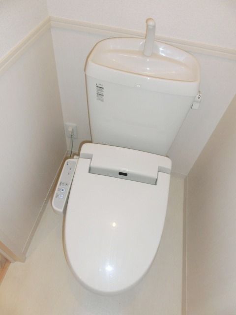 トイレ　温水洗浄便座付きのトイレ
