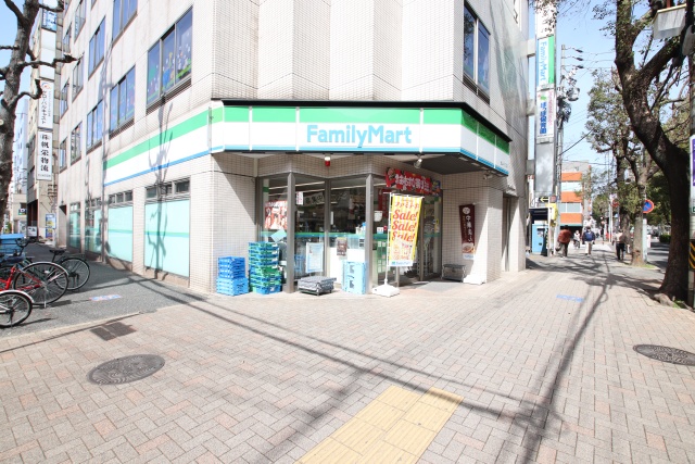 コンビニ　ファミリーマート　金山一丁目店（コンビニ）まで65m