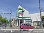 コンビニ　ファミリーマート松山平和通五丁目店（コンビニ）まで696m