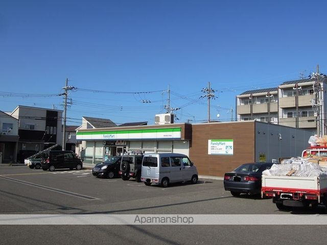 コンビニ　ファミリーマート（コンビニ）まで513m