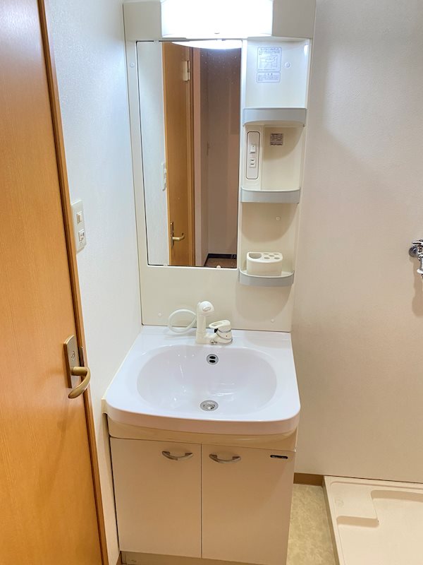 洗面設備　違うお部屋の写真です。ご参考までに