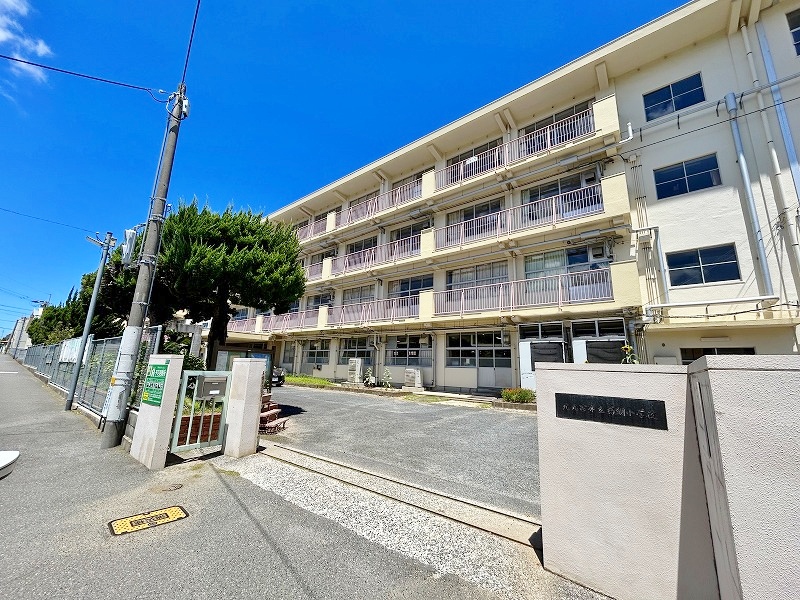 小学校　☆北九州市立朽網小学校（小学校）まで320m