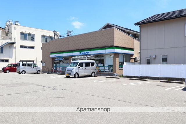 コンビニ　ファミリーマート金沢朝霧台店（コンビニ）まで253m