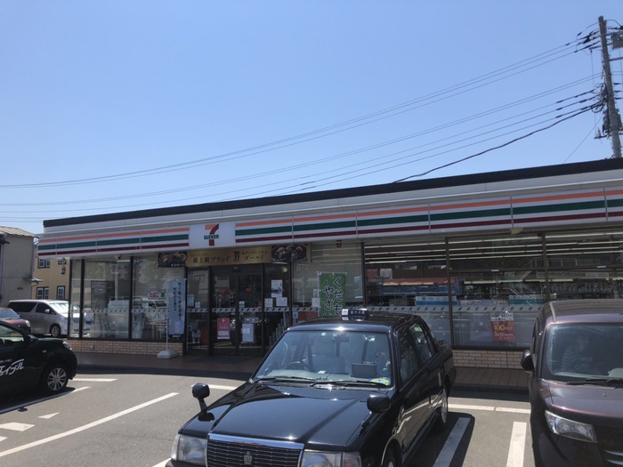 コンビニ　セブンイレブン（コンビニ）まで300m