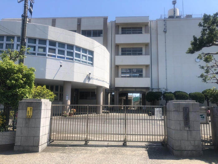 中学校　六浦中学校（中学校）まで150m
