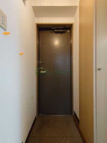 玄関　別部屋参考写真となります。
