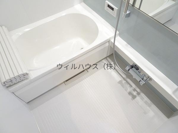 バス・シャワールーム　浴室乾燥機、追焚機能付の広々バスルーム１