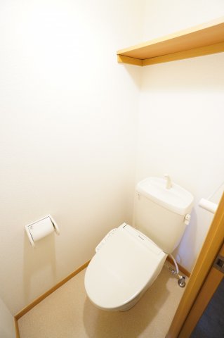 トイレ　※同物件・反転タイプの写真です。