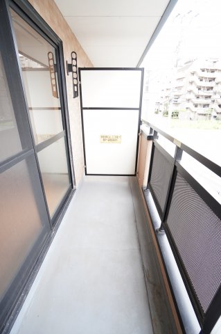 バルコニー　※同物件・反転タイプの写真です。