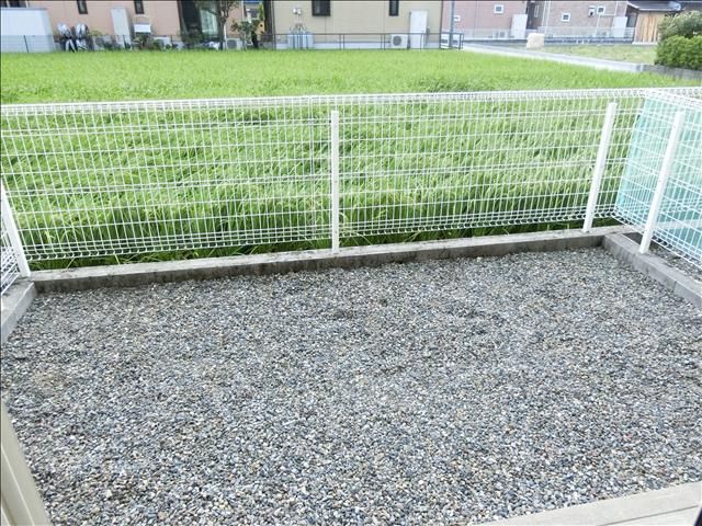 庭　奥行きのある広々とした庭付きです。