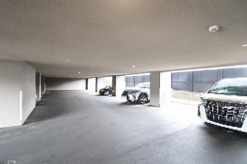 駐車場　敷地内平置駐車場紹介可