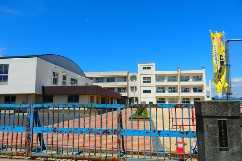 小学校　香呂小学校（小学校）まで974m