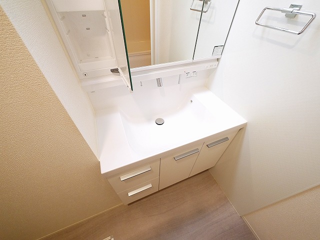 洗面設備　コンパクトで使いやすい洗面所