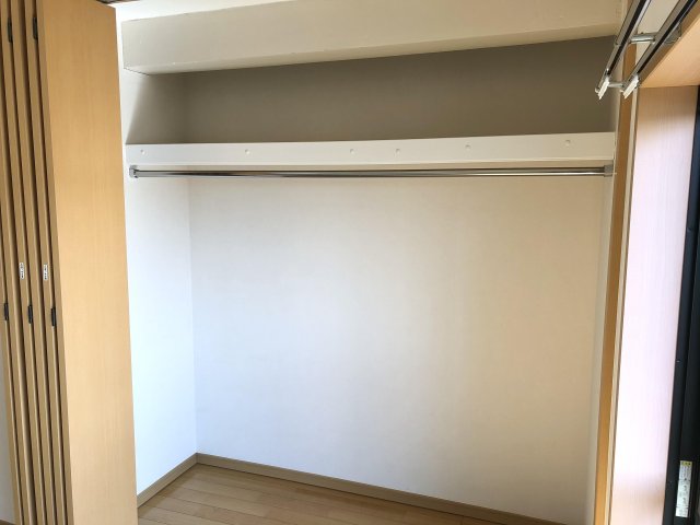 収納　広々としたクロ―ゼット。服などをたくさんかけておけます！
