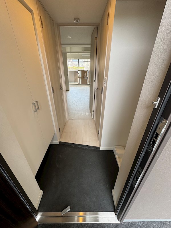 玄関　全て違うお部屋（同じ間取り）の写真です