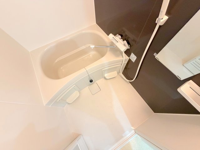 バス・シャワールーム　ゆったりと入るなら、お風呂とトイレとは別々が嬉しいですよね。