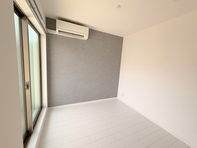 その他部屋・スペース　ゆとりのあるベッドルームで快適な睡眠をとってくださいね。