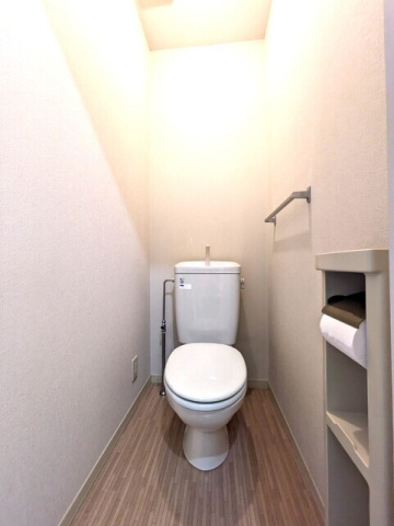 ＪＲ関西本線 王寺駅 徒歩3分 2階建 築28年のトイレ写真