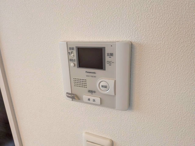 セキュリティ　ＴＶモニター付インターホンです。来客者の顔が見えるので安心！