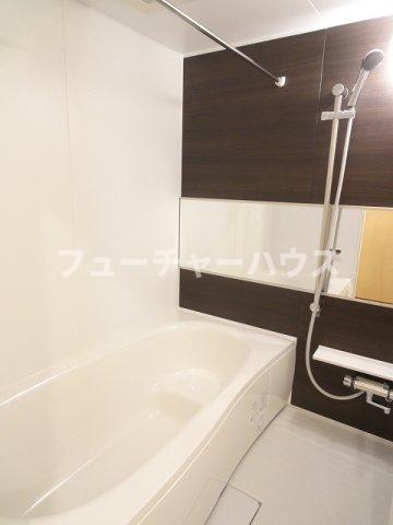 バス・シャワールーム　コンパクトで使いやすいお風呂です