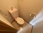 トイレ　こちらはトイレです。清潔感があり、安心して使用できます。