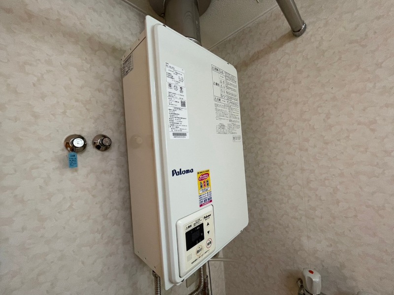 その他設備　給湯器は簡単操作で温度調整ができますよ。