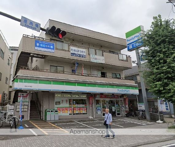 コンビニ　ファミリーマート（コンビニ）まで697m
