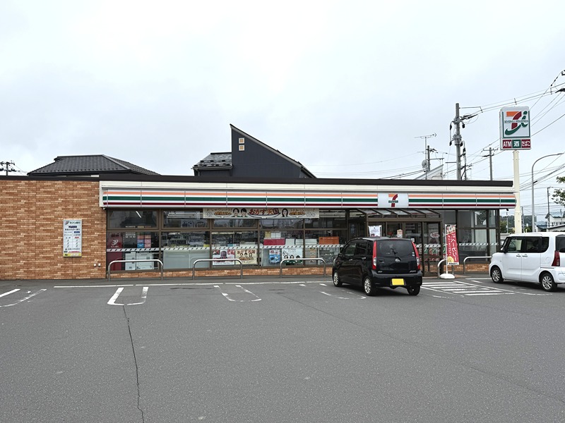コンビニ　セブンイレブン 八戸長苗代2丁目店（コンビニ）まで818m