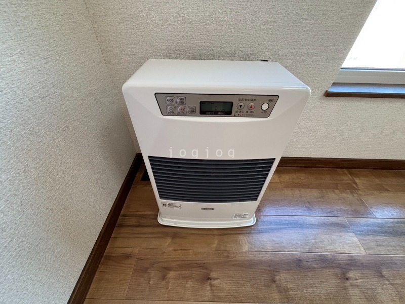 その他設備　冬はあったか石油ストーブです。