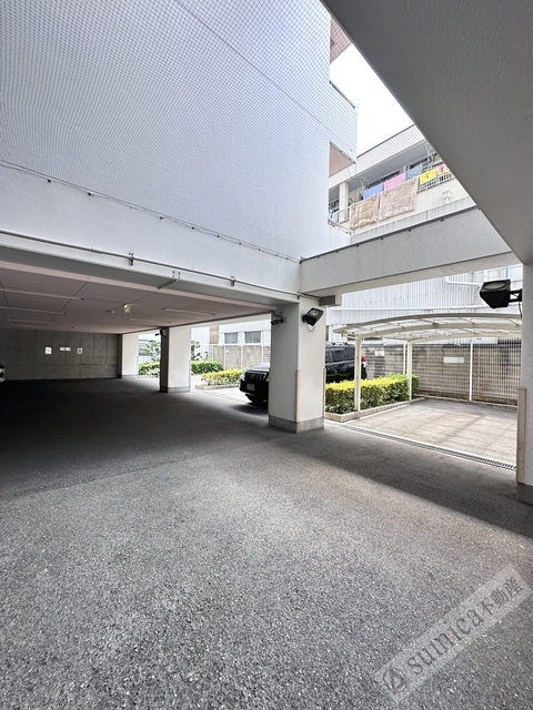 駐車場　屋根付きの駐車場♪