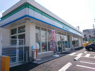 コンビニ　ファミリーマート うるま喜屋武店（コンビニ）まで2305m