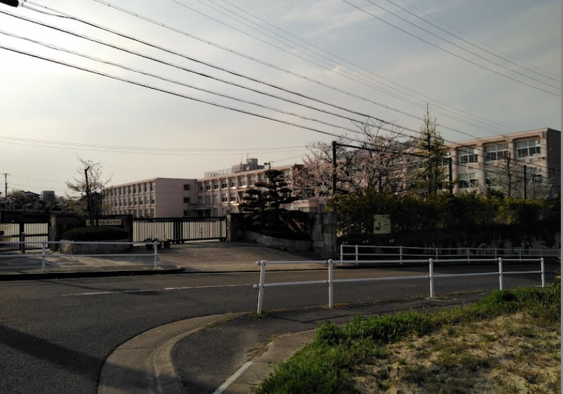小学校　長久手市立西小学校（小学校）まで553m