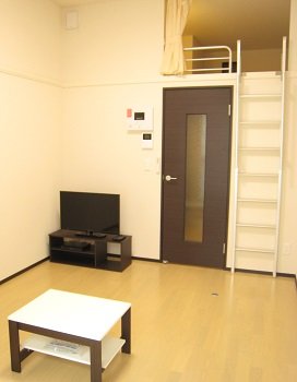 居室・リビング　こちらの居間で趣味の時間をお楽しみください