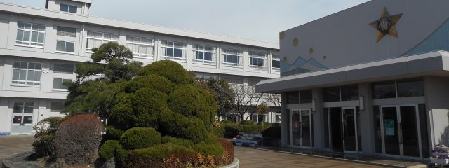 小学校　姫路市立飾磨小学校（小学校）まで1622m