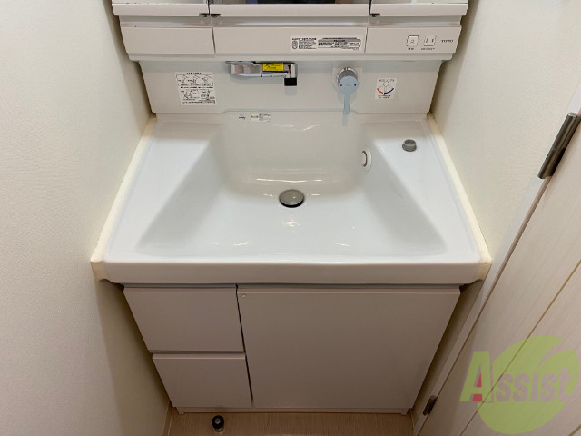 洗面設備　忙しい朝の味方、独立洗面台があるのは嬉しいですね。