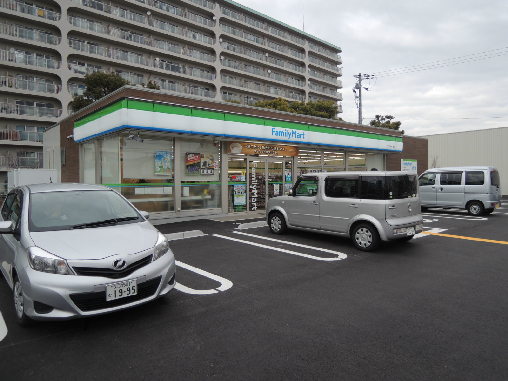 コンビニ　ファミリーマート 久宝寺三丁目店（コンビニ）まで408m
