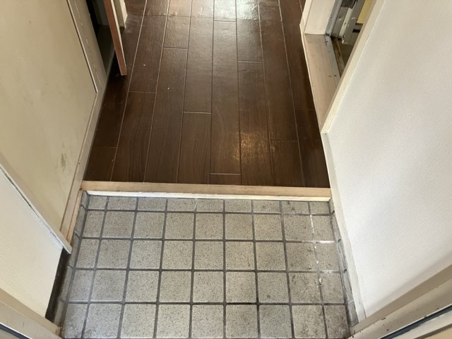 玄関　同物件別号室のものです。