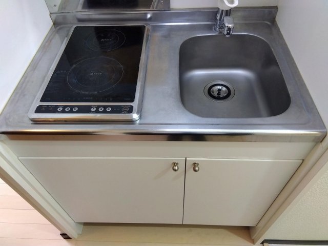 キッチン　コンパクトなキッチンで掃除もラクラク