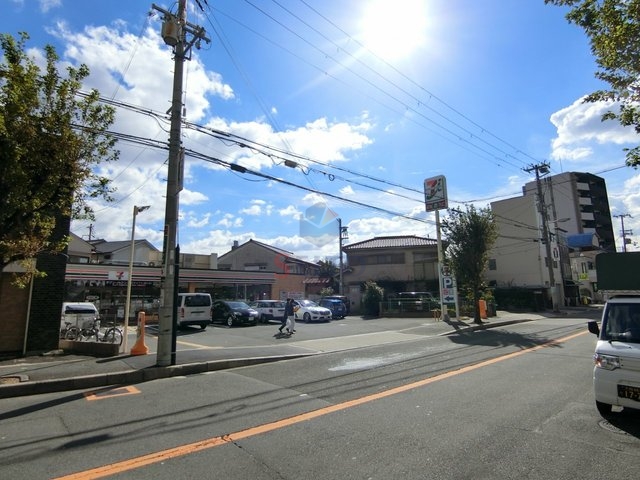 コンビニ　セブンイレブン大阪西三国3丁目店（コンビニ）まで346m