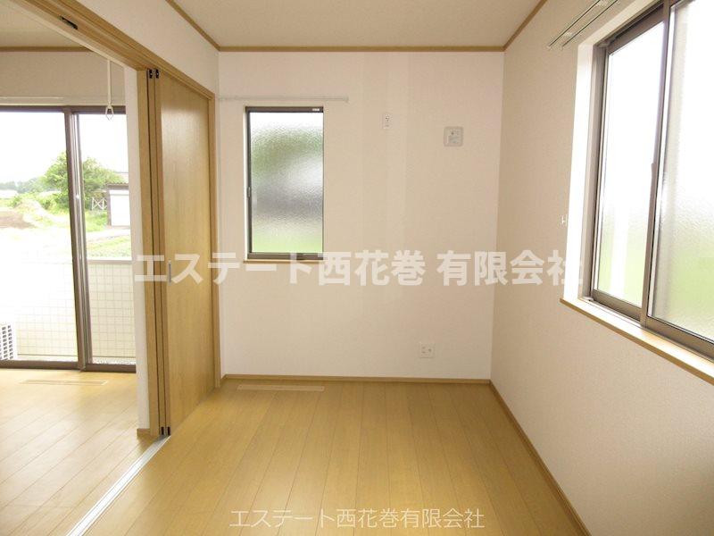 その他部屋・スペース　角部屋なので側面に窓があります